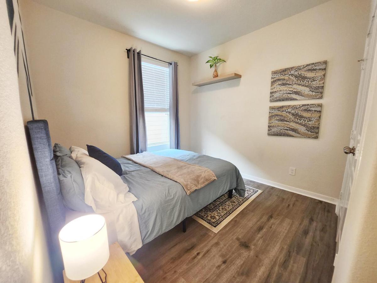 4 Bedroom Home Near Downtown Med Center Nrg Stadium Pearland Skyview Long By Ion Rentals Хюстън Екстериор снимка