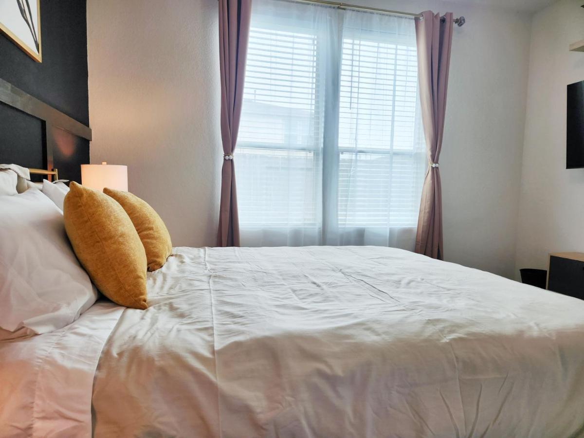 4 Bedroom Home Near Downtown Med Center Nrg Stadium Pearland Skyview Long By Ion Rentals Хюстън Екстериор снимка