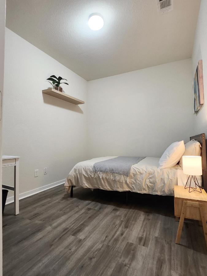 4 Bedroom Home Near Downtown Med Center Nrg Stadium Pearland Skyview Long By Ion Rentals Хюстън Екстериор снимка