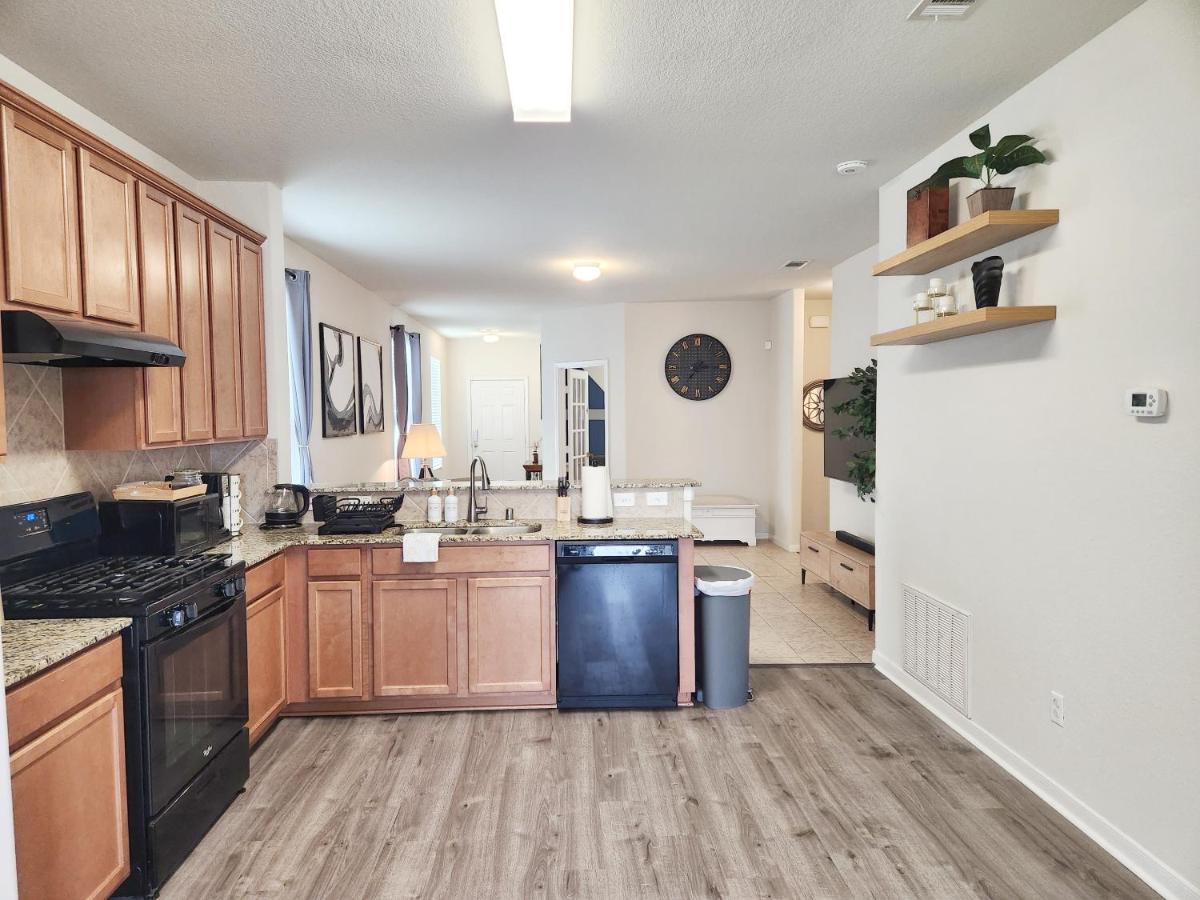 4 Bedroom Home Near Downtown Med Center Nrg Stadium Pearland Skyview Long By Ion Rentals Хюстън Екстериор снимка