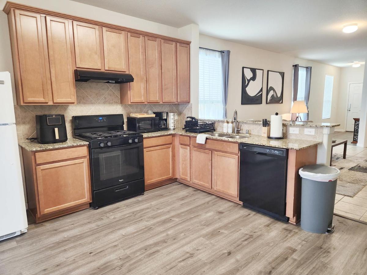4 Bedroom Home Near Downtown Med Center Nrg Stadium Pearland Skyview Long By Ion Rentals Хюстън Екстериор снимка