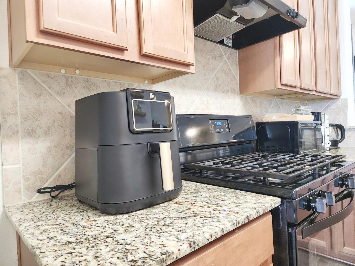 4 Bedroom Home Near Downtown Med Center Nrg Stadium Pearland Skyview Long By Ion Rentals Хюстън Екстериор снимка
