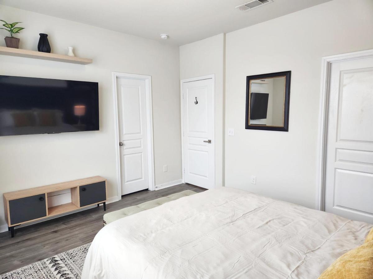 4 Bedroom Home Near Downtown Med Center Nrg Stadium Pearland Skyview Long By Ion Rentals Хюстън Екстериор снимка
