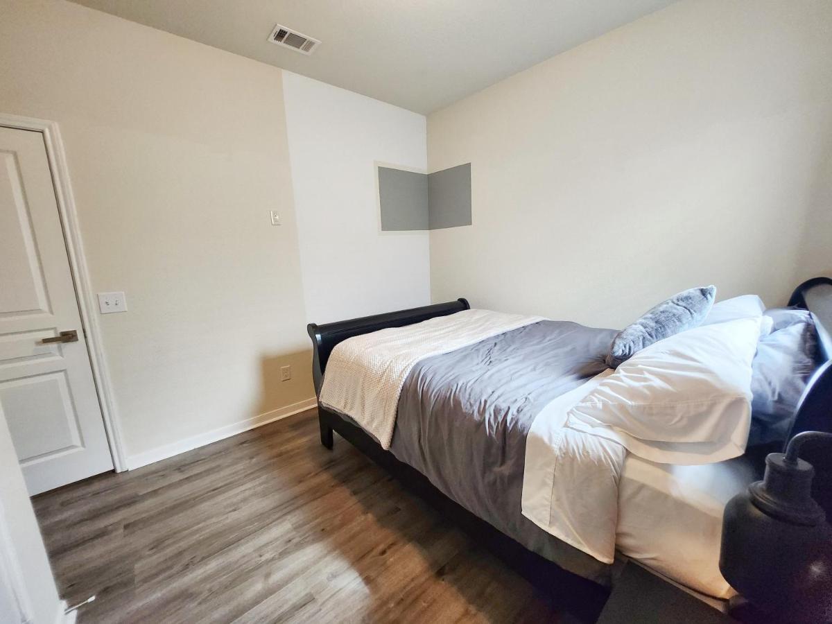 4 Bedroom Home Near Downtown Med Center Nrg Stadium Pearland Skyview Long By Ion Rentals Хюстън Екстериор снимка