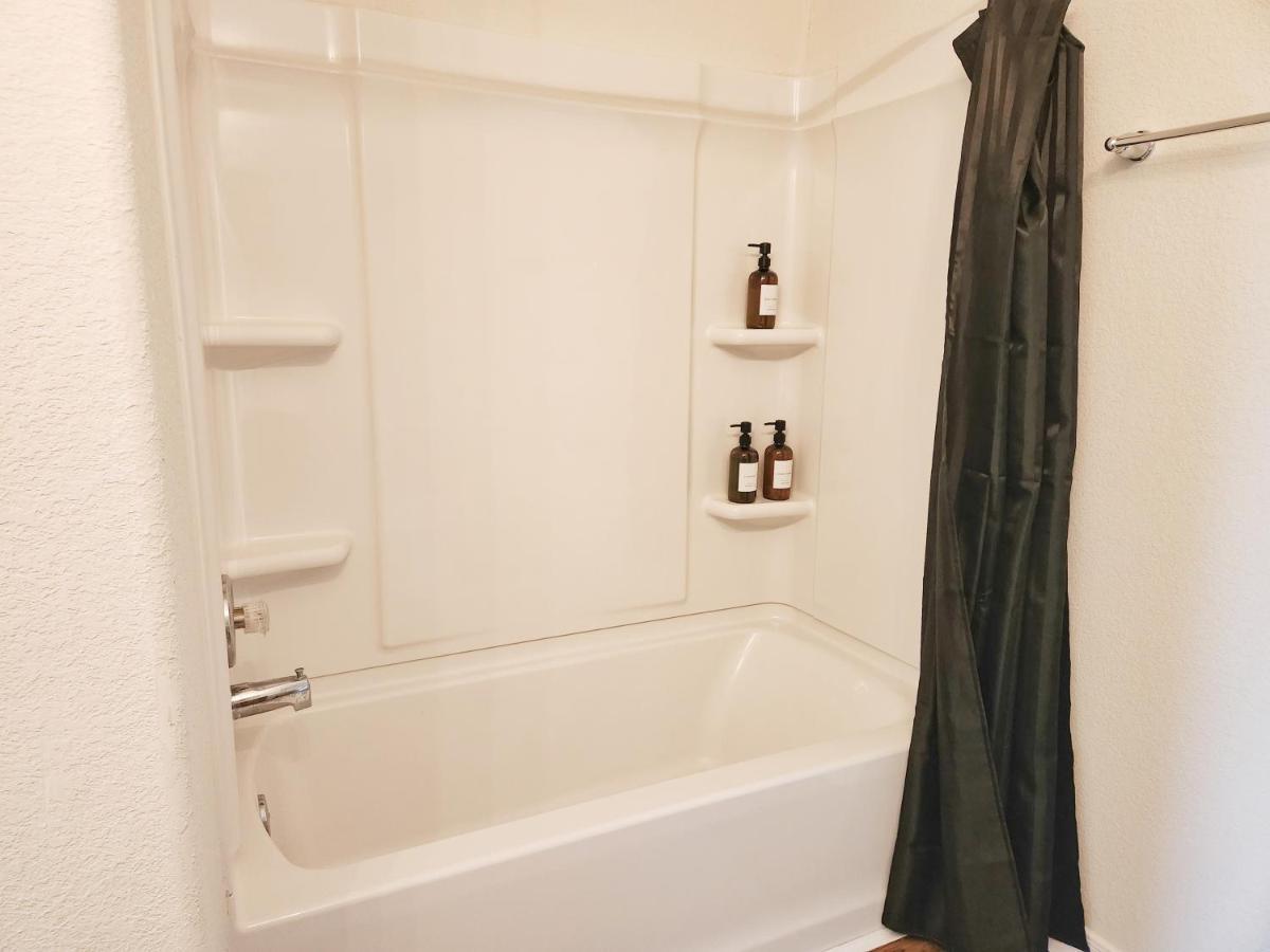 4 Bedroom Home Near Downtown Med Center Nrg Stadium Pearland Skyview Long By Ion Rentals Хюстън Екстериор снимка